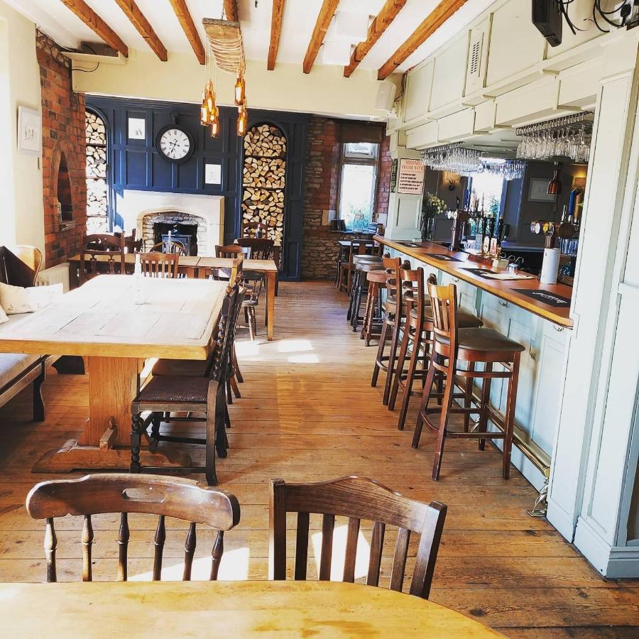 Tipputs Inn, Pub, Restaurant & Boutique Flats 斯特劳德 外观 照片